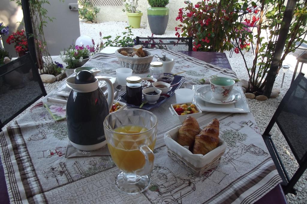 Mas De La Coucourde Bed & Breakfast Paluds de Noves Exterior photo