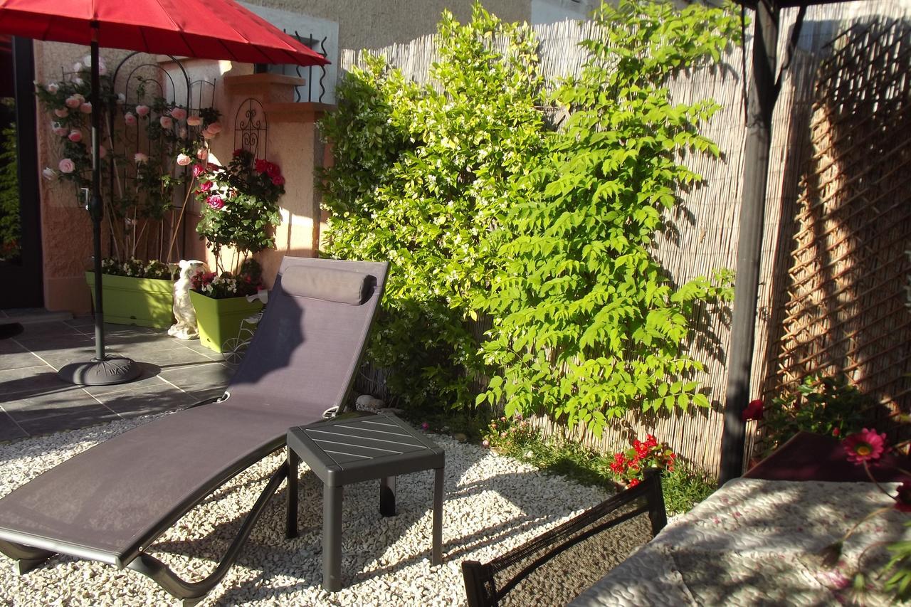 Mas De La Coucourde Bed & Breakfast Paluds de Noves Exterior photo